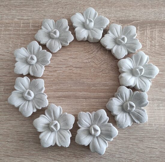 Dekoratyvinė gėlytė